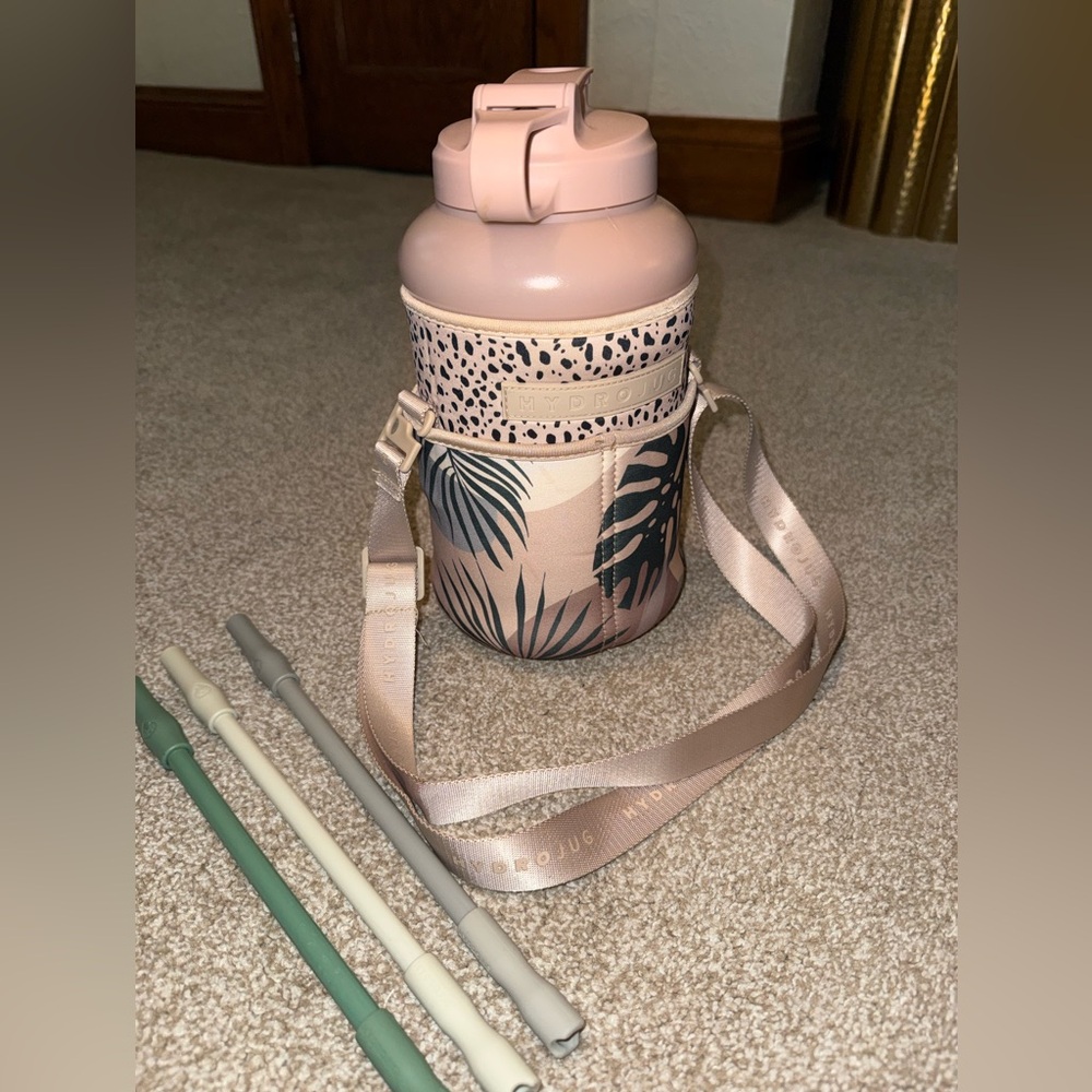 Nude Hydro Jug Pro with BoHo Island sleeve and straws